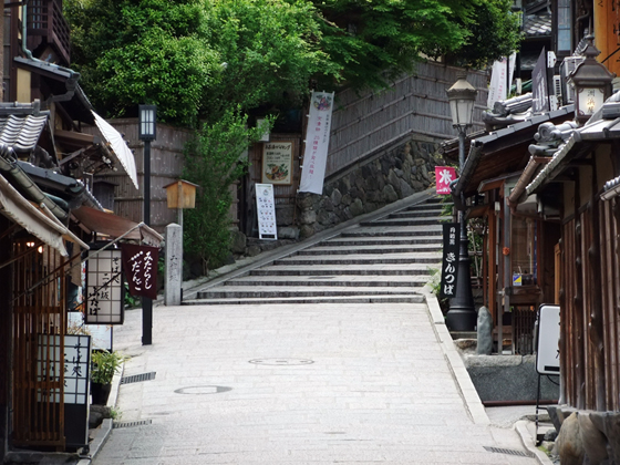 2012050702