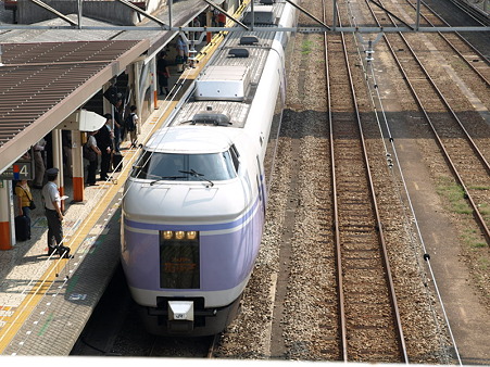 E351系(八王子駅)