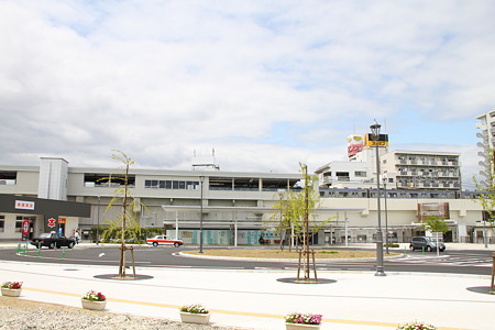 本塩釜駅の裏側は別の顔