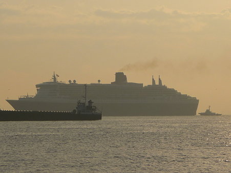 100219-QM2入港 (23)
