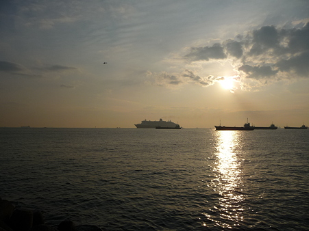 100219-QM2入港 (24)