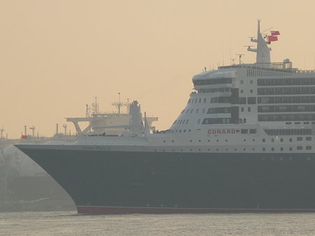 100219-QM2入港 (34)