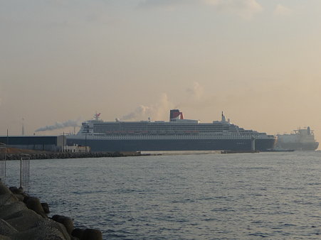 100219-QM2入港 (40)