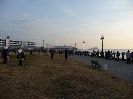 100219-QM2入港 (42)
