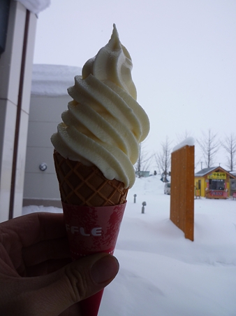 寒くてもソフトクリーム
