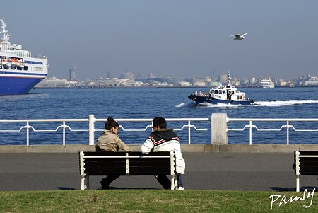海辺のベンチ・・