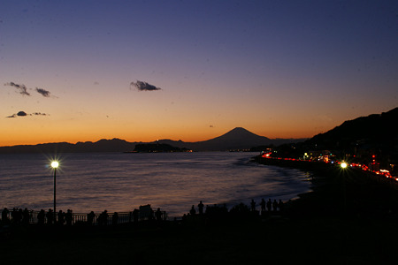 薄明かりの富士山!