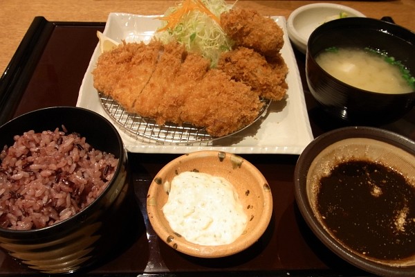 牡蠣フライとロースカツ定食KAT09