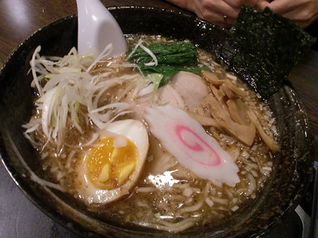 和風醤油ラーメン700円、細麺